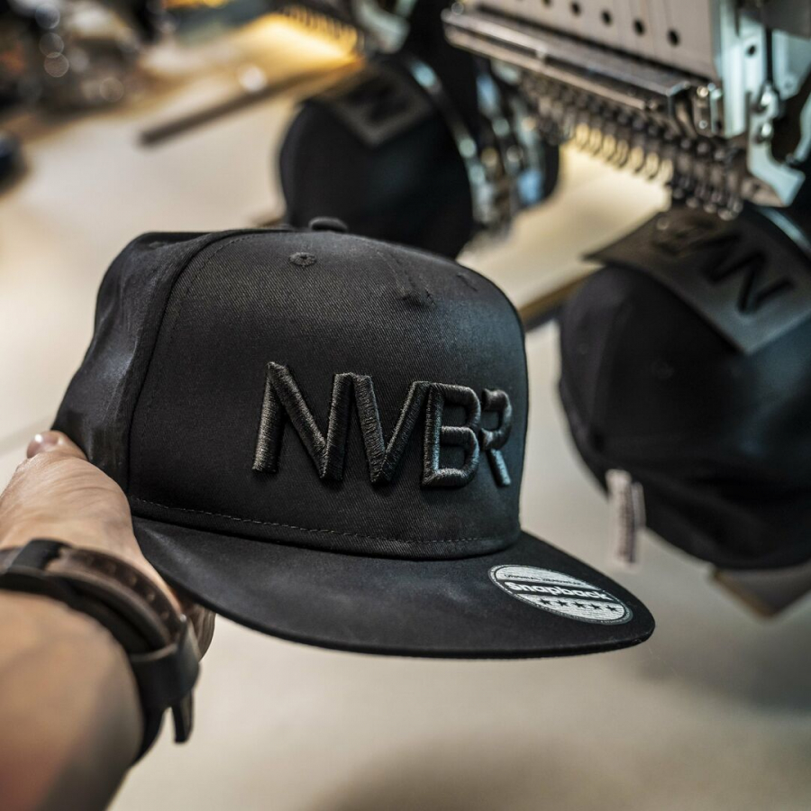 Novembre : des casquettes sublimées par la broderie 3D pour des évènements