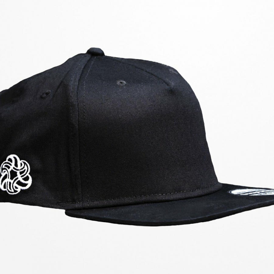 Surfing Iroise : des casquettes personnalisées par la broderie