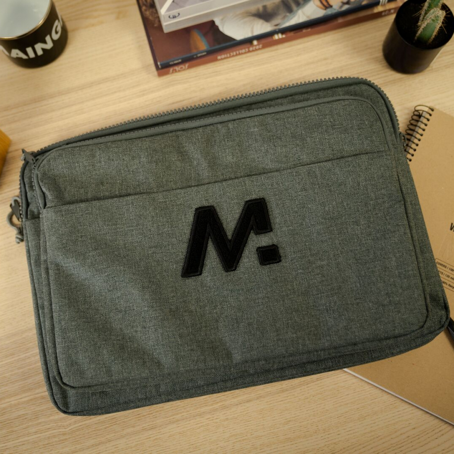 Des pochettes d’ordinateur personnalisées grâce à la broderie