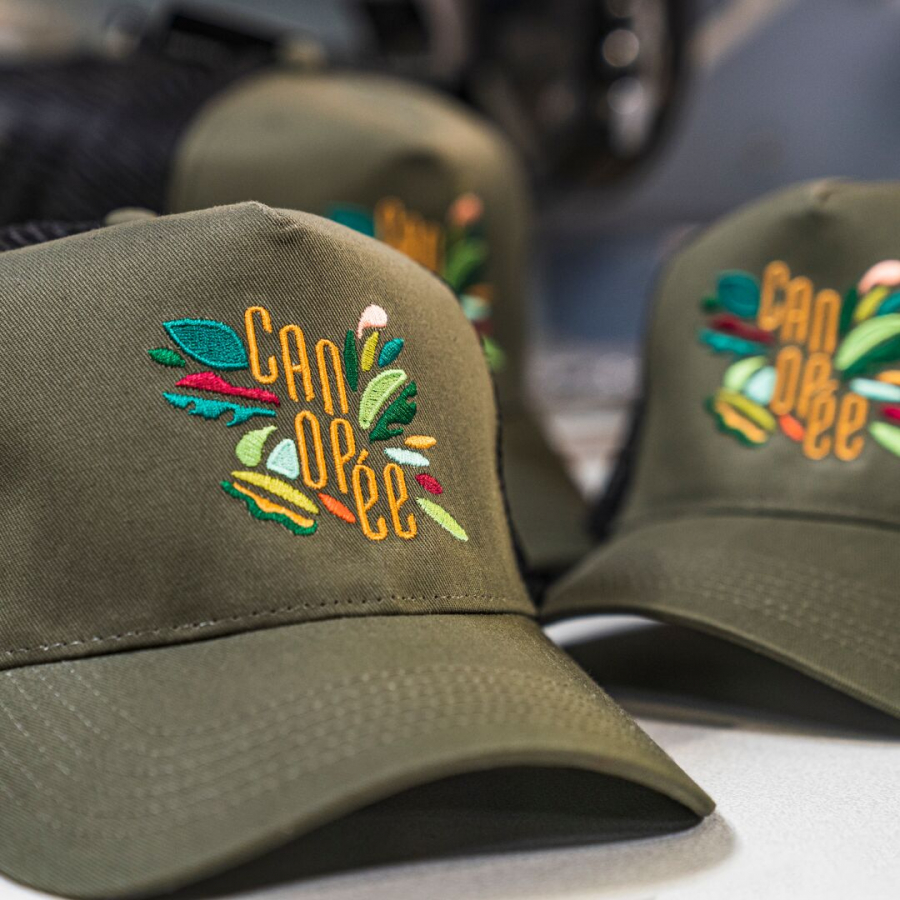 Canopée : des casquettes brodées pour un restaurant